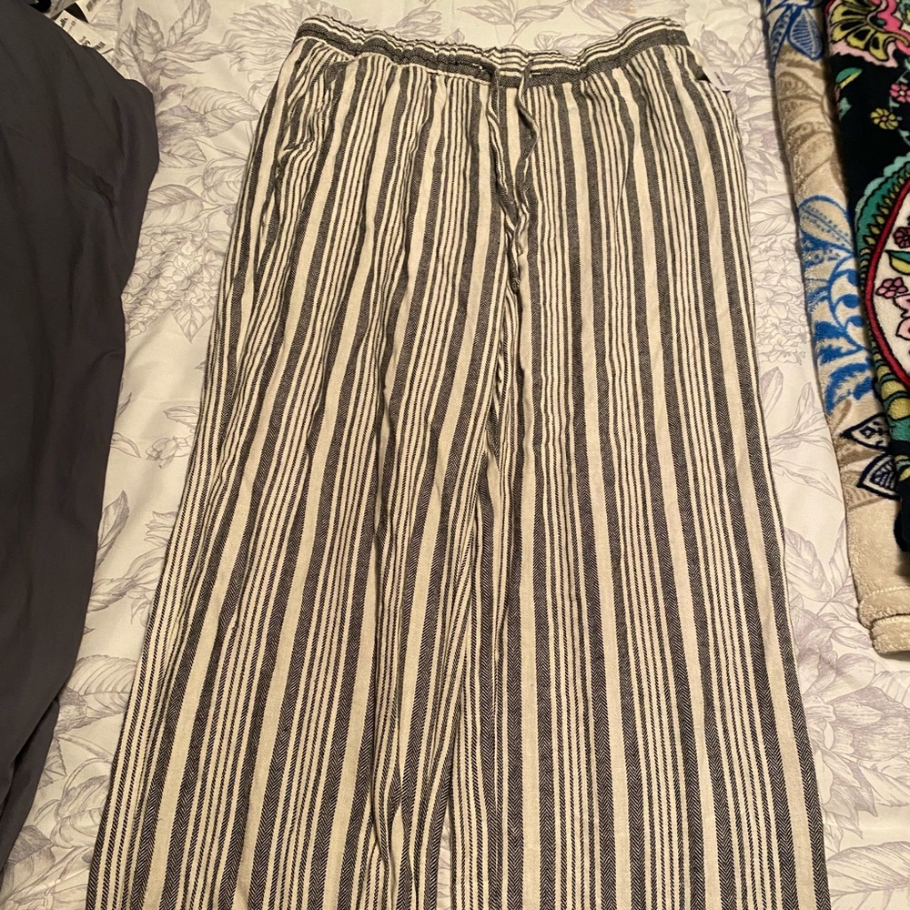 Women’s Pants size large - never worn